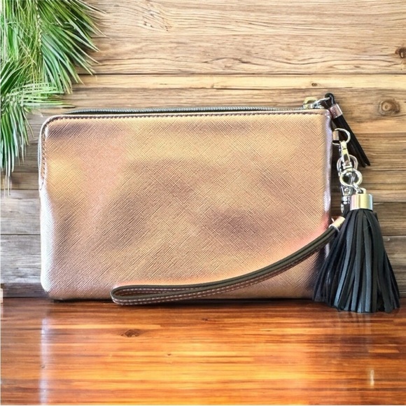 VICTORIA’S SECRET Pink Metallic Wristlet Clutch with Tassel - Picture 3 of 10